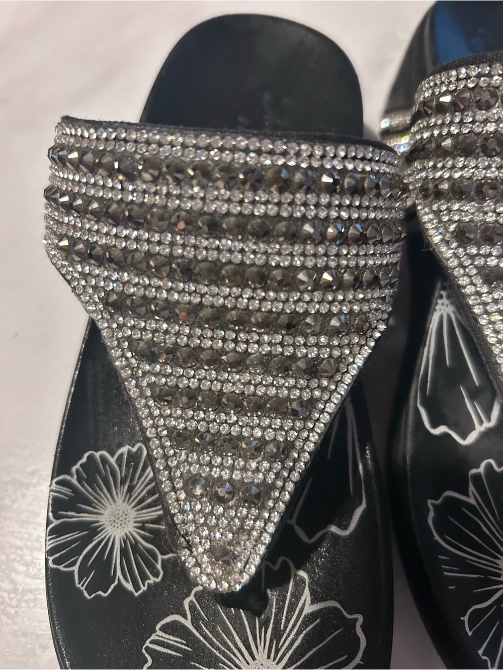 Women’s Black Rhinestone Embellished Slip-On Sandals Skechers Sz 7 - Picture 2 of 6